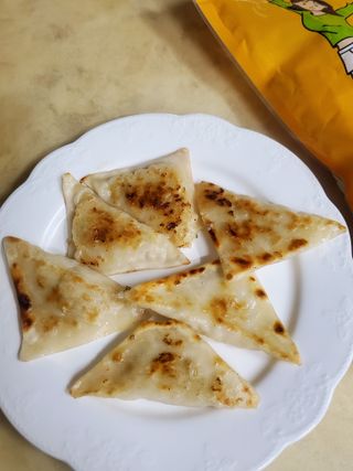 (주)성경순만두 곤약만두.콘치즈만두,삼각당면만두,당면 야끼만두,대구전통 납작만두,떡뽁이 매콤소스,달콤소스 — 4.5점을 준 리뷰어가 2023년 4월 올린 사용 사진
