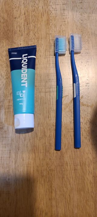 리퀴덴트 오랄케어 온가족용 리퀴덴트 더더 오랄케어 무불소 치약 + 임상시험완료 이중 미세 엠보싱 칫솔 올데이세트 — 5점을 준 리뷰어가 2020년 12월 올린 사용 사진