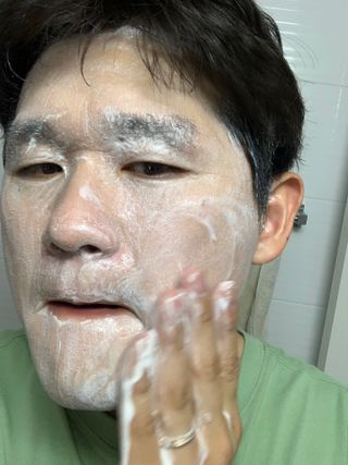 [갸스비] 지성 남성을 위한 포어케어 클렌징폼 — 5점을 준 리뷰어가 2021년 10월 올린 사용 사진