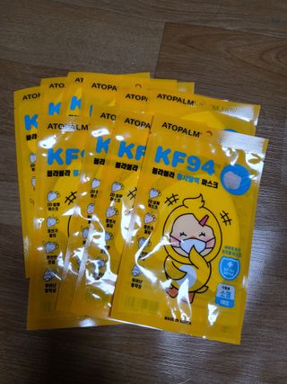 아토팜 블라블라 황사방역 마스크 KF94 — 5점을 준 리뷰어가 2021년 10월 올린 사용 사진
