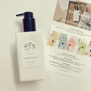 줄라이 모닝 _ JULY MORNING 줄라이모닝 하이드레이팅 퍼퓸드 바디앤핸드 에멀젼 — 5점을 준 리뷰어가 2021년 9월 올린 사용 사진