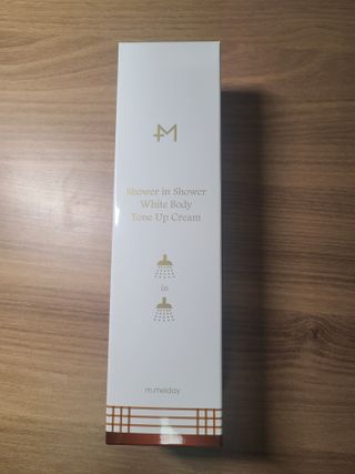 [엠메이데이] 샤워인샤워 화이트 바디 톤업크림 300g — 5점을 준 리뷰어가 2021년 12월 올린 사용 사진