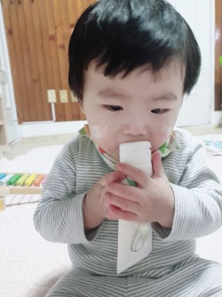 mom e 맘이 내추럴 베이비 케어 크림+바디오일 — 5점을 준 리뷰어가 2021년 1월 올린 사용 사진