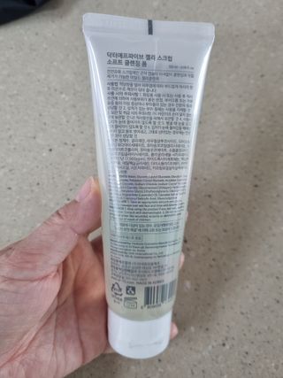 닥터에프파이브 젤리스크럽 소프트 클렌징폼 120ml — 5점을 준 리뷰어가 2022년 6월 올린 사용 사진
