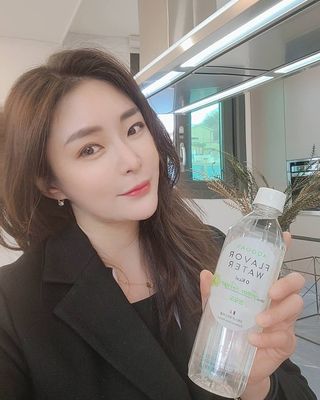 아쿠아스 플레이버워터 [아쿠아스] 제로칼로리 플레이버워터 복숭아/청포도 1BOX 20개입 — 5점을 준 리뷰어가 2021년 4월 올린 사용 사진