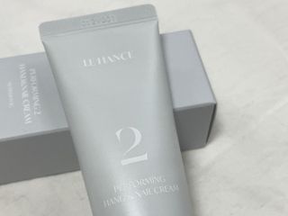 르핸스 퍼포밍 2 핸드&네일 비반트포렛/베티버포그 — 5점을 준 리뷰어가 2023년 1월 올린 사용 사진