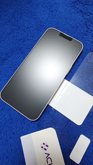 아클리브 Premium 항균 항바이러스 액정 보호필름(iPhone) — 5점을 준 리뷰어가 2022년 10월 올린 사용 사진