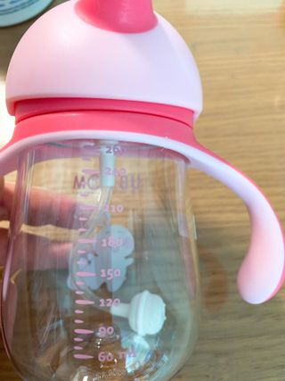 유비맘 트라이탄 코니빨대컵_컬러 랜덤 발송 — 5점을 준 리뷰어가 2021년 3월 올린 사용 사진