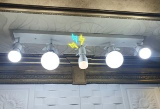 헤이홈 LED전구 화이트 스마트 전구 wifi 연결 스마트폰 연동 음성제어 원격제어 — 5점을 준 리뷰어가 2021년 5월 올린 사용 사진