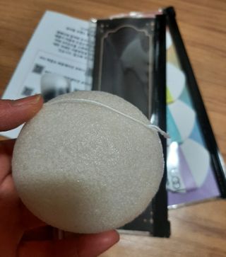 [툴앤썸] 메이크업 브러시로 바르고 호빵 스펀지로 클렌징하는 A-Z 뷰티툴 5종 — 4.5점을 준 리뷰어가 2021년 1월 올린 사용 사진