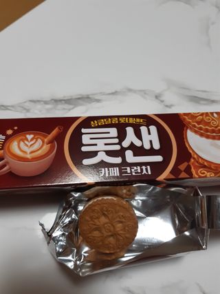 롯데제과 롯샌 카페크런치 — 5점을 준 리뷰어가 2021년 10월 올린 사용 사진