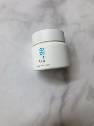 AYU25[아유트웬티파이브]다마스크로즈워터 베이스 천연 수분 촉촉 크림 — 2점을 준 리뷰어가 2021년 3월 올린 사용 사진