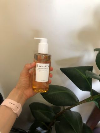 스킨1004 [SKIN1004] 마다가스카르 센텔라 라이트 클렌징 오일 200ml — 5점을 준 리뷰어가 2024년 8월 올린 사용 사진