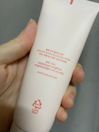 [휴랑] 오미자 2,000알로 피부 생기를 채워주는 밸런싱 크림 — 4.5점을 준 리뷰어가 2021년 10월 올린 사용 사진