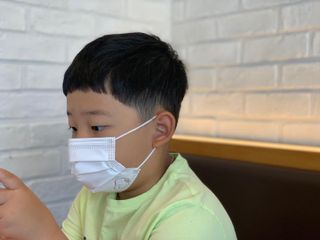 JHWORLD 스누피 마스크 정품 스누피 KF-AD 국내 비말차단 아동용 성인용 일회용 덴탈마스크 50매 — 3.5점을 준 리뷰어가 2021년 6월 올린 사용 사진