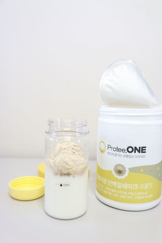 프로티원 단백질쉐이크 곡물맛 2주분 1통+보틀 — 5점을 준 리뷰어가 2021년 5월 올린 사용 사진