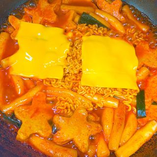 빨간키트 떡볶이 밀키트 2~3인분 매운맛 국물 떡볶이 만들기 쉬운 황금 레시피 분말 소스로 간편한 요리 — 4점을 준 리뷰어가 2021년 8월 올린 사용 사진