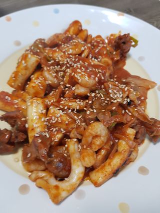 화끈한녀석들 새오똥400g 새우,오징어,똥집 볶음요리 소스,밀떡, 참기름 포함 — 4점을 준 리뷰어가 2022년 12월 올린 사용 사진
