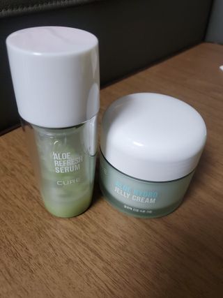 김정문알로에 큐어 큐어 알로에 리프레쉬 젤리 세럼, 큐어 알로에 하이드로 젤리 크림 — 5점을 준 리뷰어가 2021년 3월 올린 사용 사진