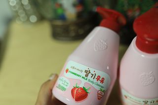 [과일나라] 피부가 마시는 딸기우유 바디클렌저&바디로션 — 4.5점을 준 리뷰어가 2022년 10월 올린 사용 사진