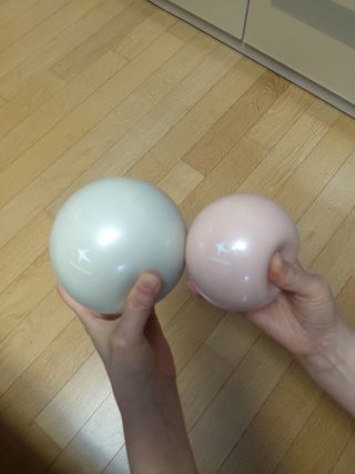 트라택 쿠셔닝 웨이트볼 0.5kg + 1kg SET — 5점을 준 리뷰어가 2022년 4월 올린 사용 사진