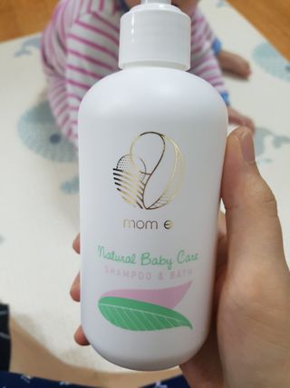 mom e 맘이 내추럴 베이비 케어 샴푸앤바스+로션 — 4점을 준 리뷰어가 2021년 1월 올린 사용 사진