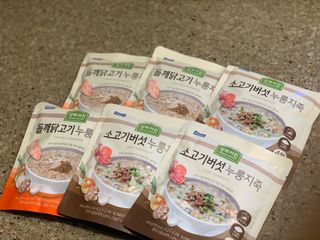 상하키친 소고기버섯 누룽지죽 / 들깨닭고기 누룽지죽 — 5점을 준 리뷰어가 2021년 10월 올린 사용 사진