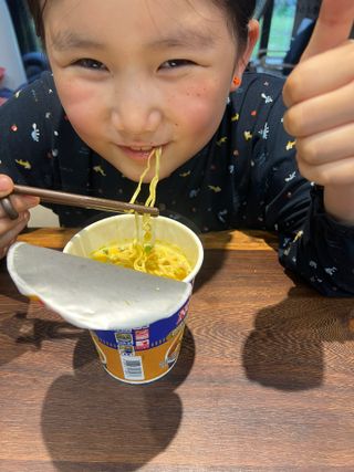 NISSIN 닛신 컵누들  4종 - 씨푸드오리지날, 씨푸드 스파이시, 씨푸드 커리, 씨푸드 XO소스 — 4.5점을 준 리뷰어가 2022년 4월 올린 사용 사진