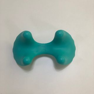 힐니스북 [힐마이넥]   거북목 통증완화를 위한 휴대용 목 안마기 — 5점을 준 리뷰어가 2022년 12월 올린 사용 사진