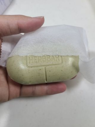 제이제이바이오 허브마사지바 올인원 알약비누 — 5점을 준 리뷰어가 2021년 11월 올린 사용 사진