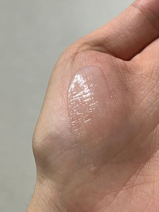 틱톡 [후르디아] 튼입술해결템 올리브영 블루베리 하이드레이팅 허니 립밤 — 5점을 준 리뷰어가 2023년 12월 올린 사용 사진