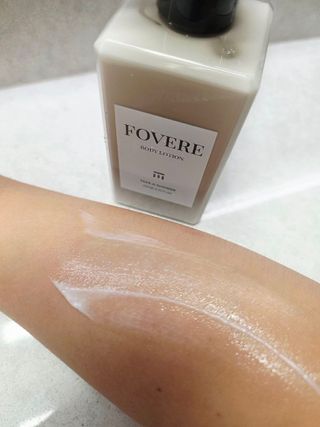 테이크어샤워 [쿠팡+할인쿠폰+무료배송] 포베레 바디로션 FOVERE BODY LOTION 250ML — 5점을 준 리뷰어가 2025년 10월 올린 사용 사진