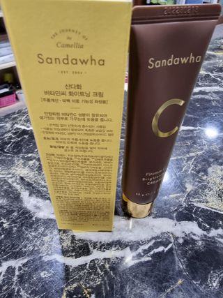 산다화 비타민C 화이트닝 크림 — 5점을 준 리뷰어가 2023년 4월 올린 사용 사진