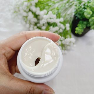 AYU25[아유트웬티파이브]다마스크로즈워터 베이스 천연 수분 촉촉 크림 — 5점을 준 리뷰어가 2021년 4월 올린 사용 사진