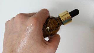 스킨큐어 산다화 비타민c 화이트닝 에센스 30ml — 4점을 준 리뷰어가 2023년 12월 올린 사용 사진