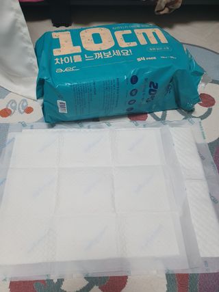 아베크 펫 와이드 프리미엄 중형 애견 강아지 배변 패드 54매 1팩 45g — 5점을 준 리뷰어가 2021년 7월 올린 사용 사진