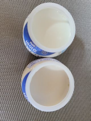 매일바이오 그릭요거트 오리지널 플레인 4개, 로스터리 커피믹스 4개 — 5점을 준 리뷰어가 2021년 12월 올린 사용 사진
