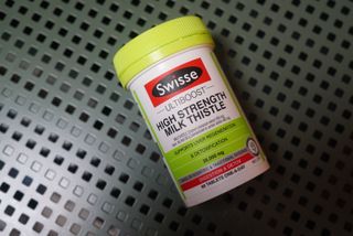 Swisse 스위스 고함량 밀크씨슬 35,000mg 60정 — 5점을 준 리뷰어가 2021년 11월 올린 사용 사진