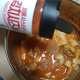 [서울시스터즈] 김치시즈닝 국내 최초 뿌려먹는 김치파우더 100g 1개+ 신제품 고추장 핫소스 185g 1개 — 5점을 준 리뷰어가 2021년 9월 올린 사용 사진