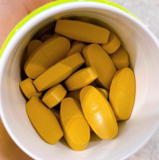 Swisse 스위스 고함량 밀크씨슬 35,000mg 60정 — 4점을 준 리뷰어가 2021년 11월 올린 사용 사진