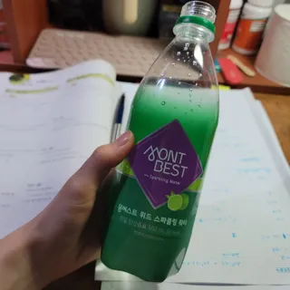 몽베스트 Montbest with Sparkling water Lime20병 — 5점을 준 리뷰어가 2022년 5월 올린 사용 사진