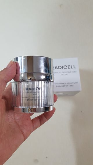 소담스퀘어 상암 라디셀 인텐시브 큐어 크림 50ml — 5점을 준 리뷰어가 2022년 11월 올린 사용 사진