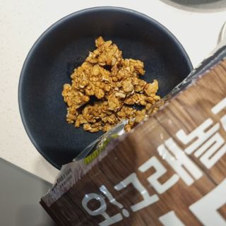 맛있게 먹어도 당 1g 대, 오!그래놀라 저당 통보리 — 5점을 준 리뷰어가 2025년 1월 올린 사용 사진