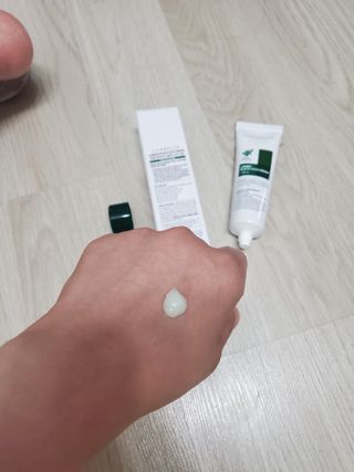 랑벨 랑바이오 블랙 시카 크림 50ml(블랙비 프로폴리스, 시카 4종, 판테놀 10 함유) — 5점을 준 리뷰어가 2022년 5월 올린 사용 사진