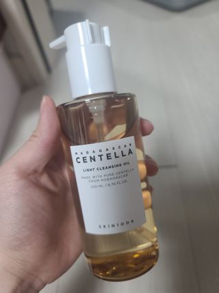 스킨1004 [SKIN1004] 마다가스카르 센텔라 라이트 클렌징 오일 200ml — 5점을 준 리뷰어가 2024년 7월 올린 사용 사진