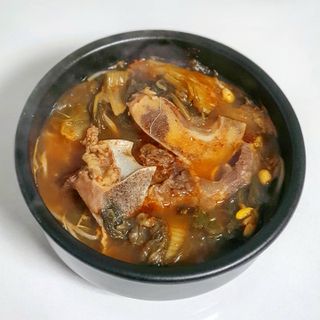요리반상회 용문해장국 2팩 + 뚝배기 1개 — 3점을 준 리뷰어가 2021년 3월 올린 사용 사진