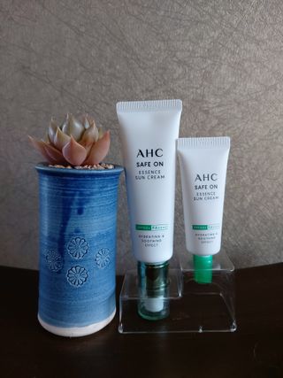 [AHC] 세이프온 에센스 선크림 올리브영 스페셜 증정 기획세트 — 5점을 준 리뷰어가 2022년 6월 올린 사용 사진