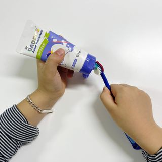 닥터데디스 안심불소 튼튼치약(청포도, 민트 중 택 1) 60g + 여행용 미니 치약 15g — 5점을 준 리뷰어가 2022년 12월 올린 사용 사진