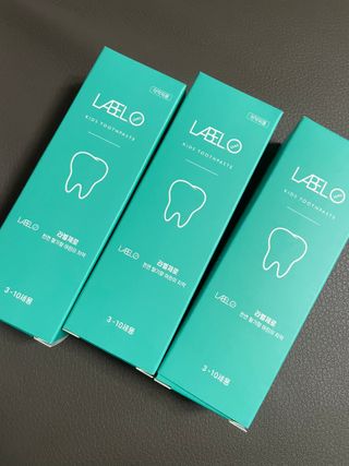 치과에서 쓰는 치약 _ 라벨제로 저불소 꼬마, 키즈, 유아, 베이비, 주니어 안전한 어린이치약 — 5점을 준 리뷰어가 2022년 12월 올린 사용 사진