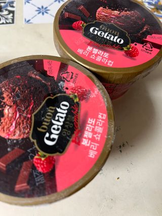 롯데제과 본젤라또 비스킷&바닐라카라멜바, 본젤라또 베리쇼콜라컵 — 4.5점을 준 리뷰어가 2021년 12월 올린 사용 사진